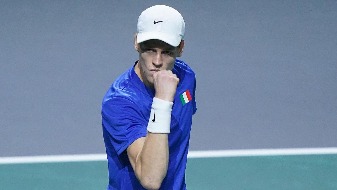 Jannik Sinner stuns Novak Djokovic to send Italy through to Davis Cup final  | beIN SPORTS