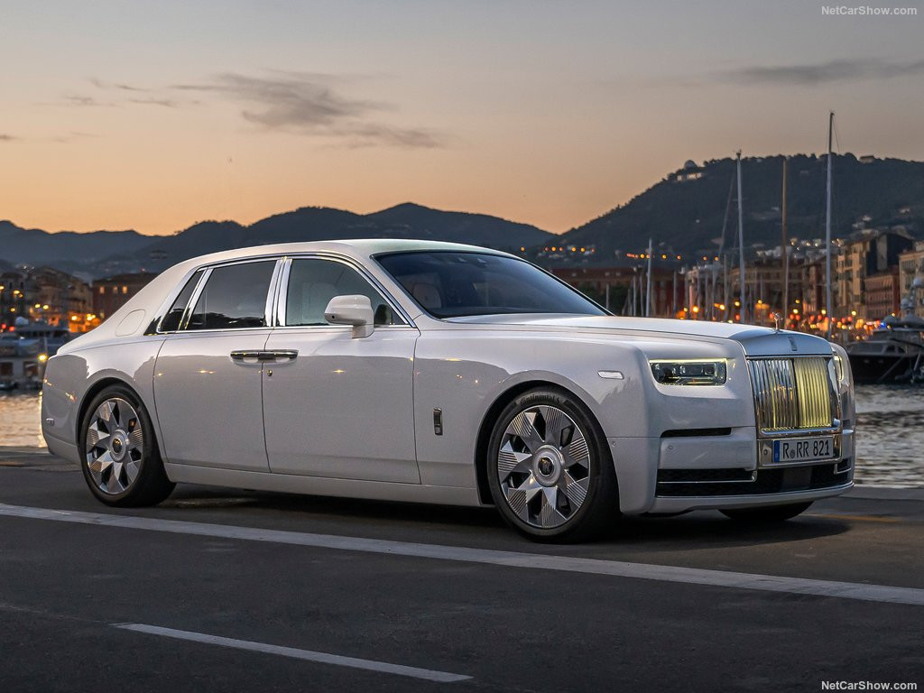 bao michael jordan surprised the world when he suddenly gave his wife a rolls royce phantom series ii on their th wedding anniversary 6526a518284f7 Michael Jordan Surprised The World When He Suddenly Gave His Wife A Rolls-royce Phantom Series Ii On Their 10th Wedding Anniversary.