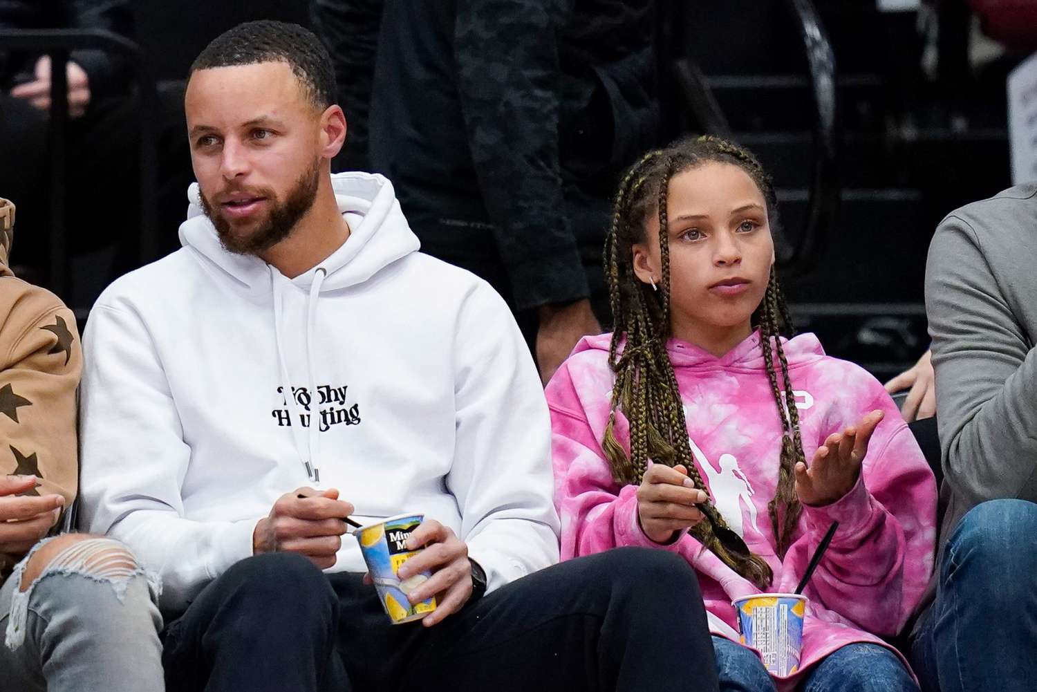 Stephen Curry's Daughter Looks All Grown Up at Basketball Game: Photo