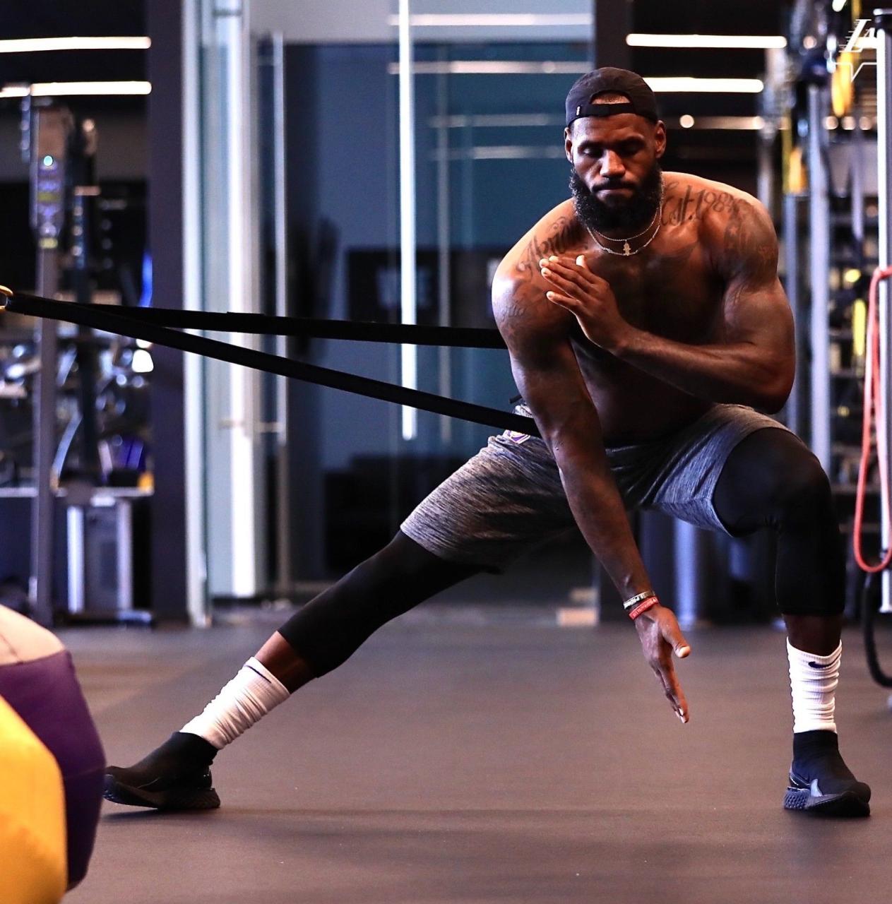 How Often Does LeBron James Lift Weights And What Exercises Does He Do? |  BashaBearsBasketball.com