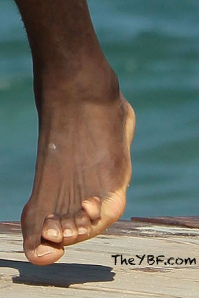 LeBron James And His Jacked Up Feet On Vacay In St Tropez