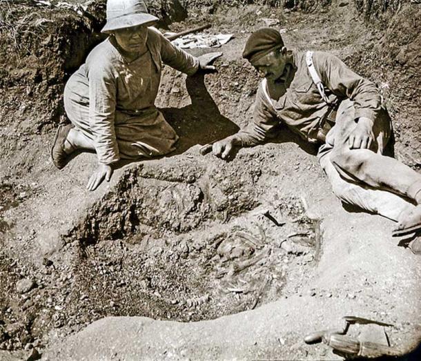 Marthe and Saint-Just Péquart – after first discovering the tomb. 1928